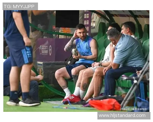 足球明星驾车上班的日常生活揭秘与背后的故事分享